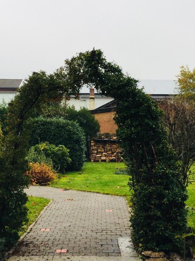 Le Jardin Des Biches Bed & Breakfast Somme-Leuze ภายนอก รูปภาพ